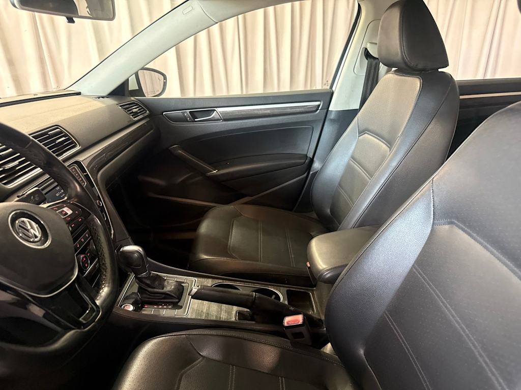 Thumbnail: 2018 Volkswagen Passat - 9