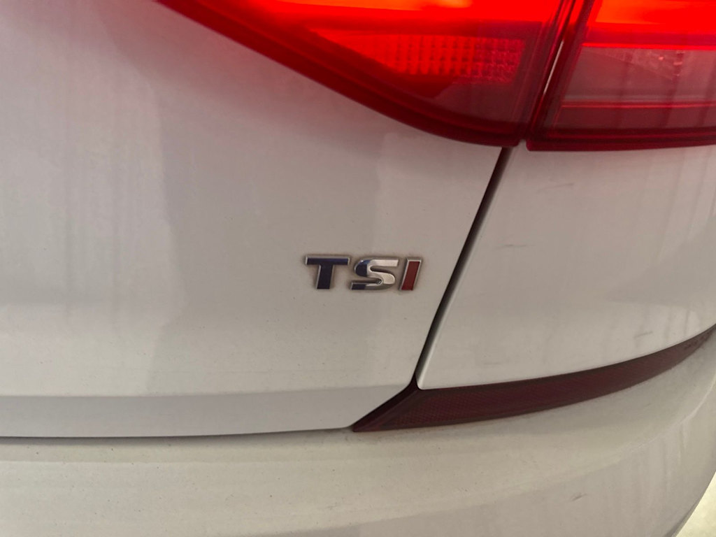 Thumbnail: 2018 Volkswagen Passat - 21