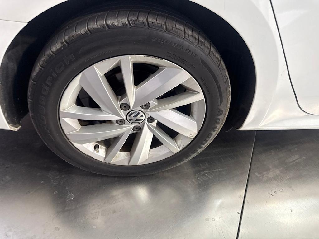 Thumbnail: 2018 Volkswagen Passat - 23