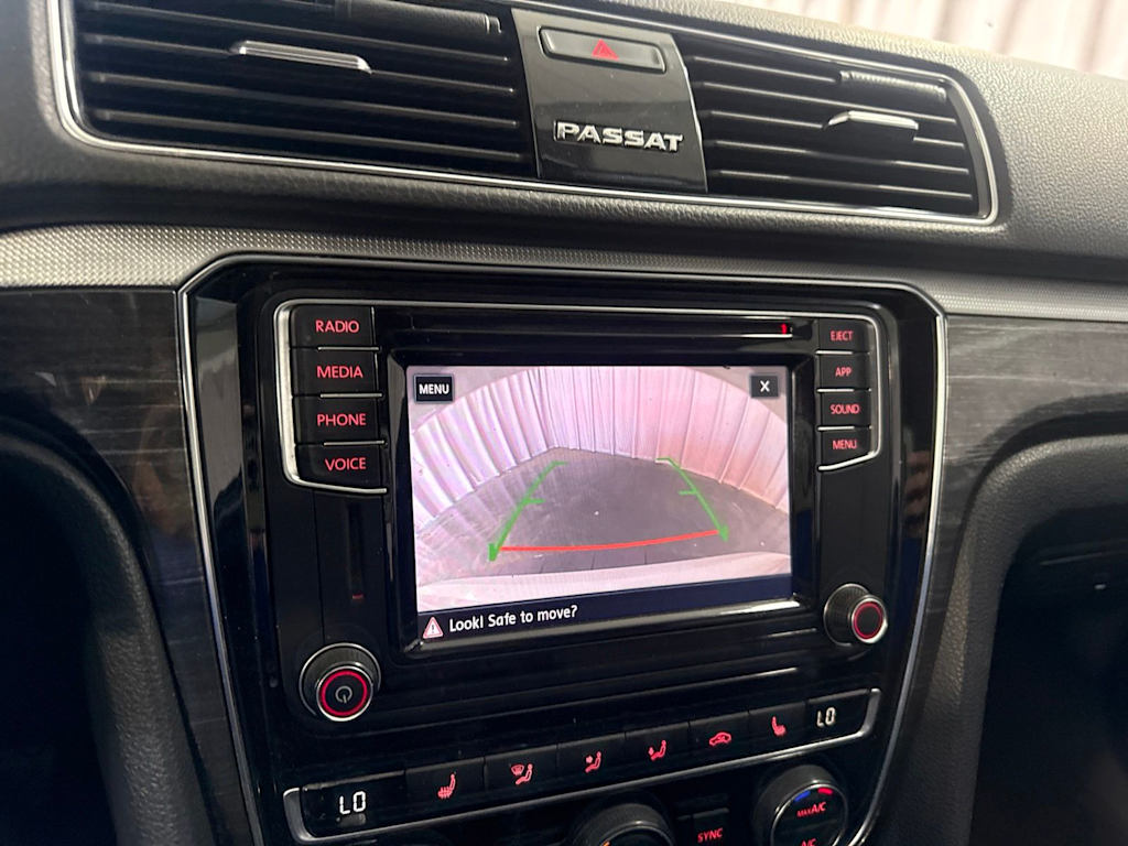 Thumbnail: 2018 Volkswagen Passat - 32