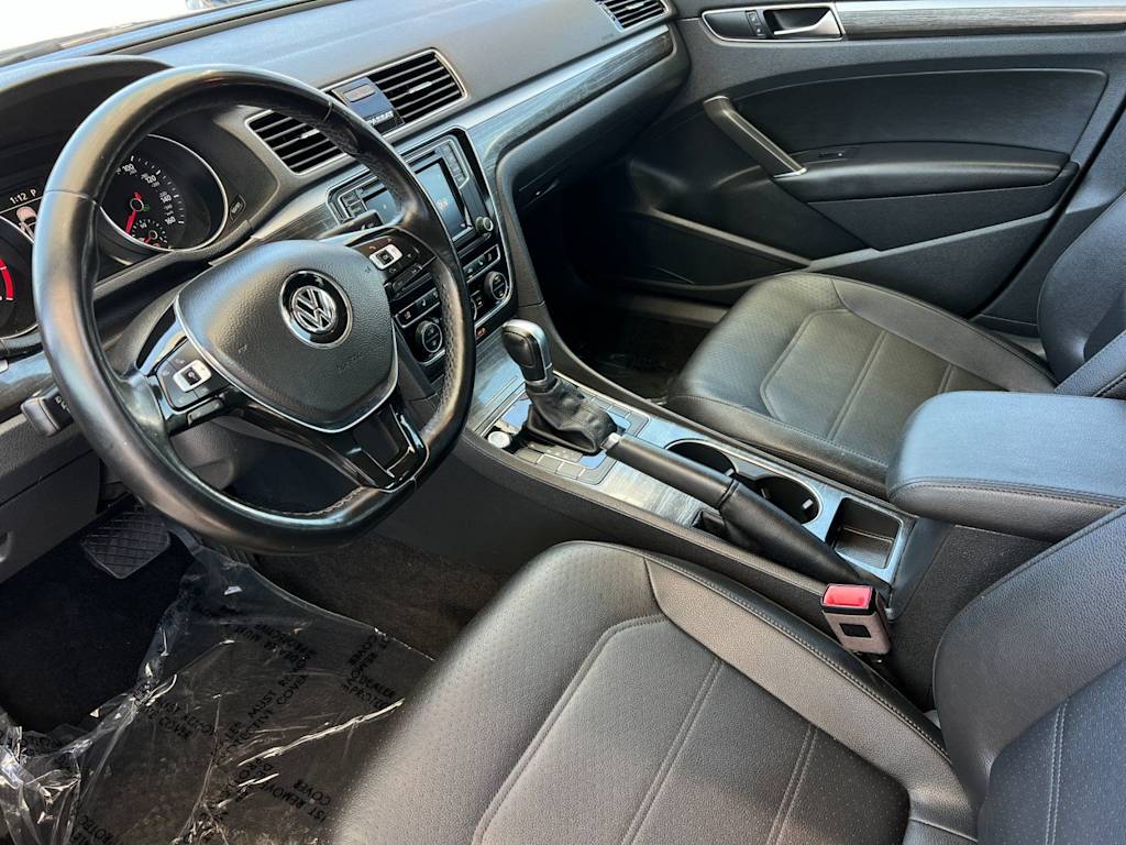 Thumbnail: 2018 Volkswagen Passat - 9