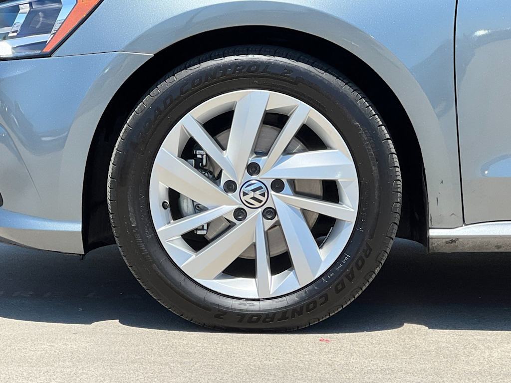 Thumbnail: 2018 Volkswagen Passat - 8