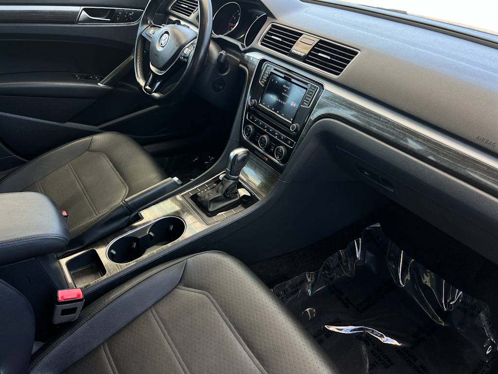 Thumbnail: 2018 Volkswagen Passat - 12