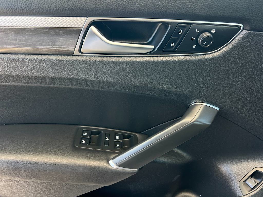 Thumbnail: 2018 Volkswagen Passat - 21
