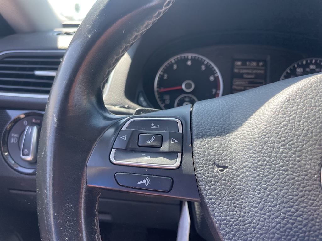 2015 Volkswagen Passat Sport 29