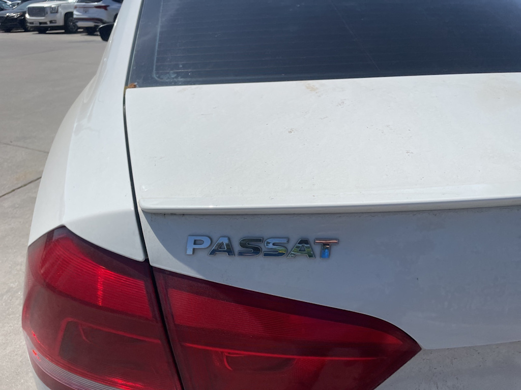 2015 Volkswagen Passat Sport 4