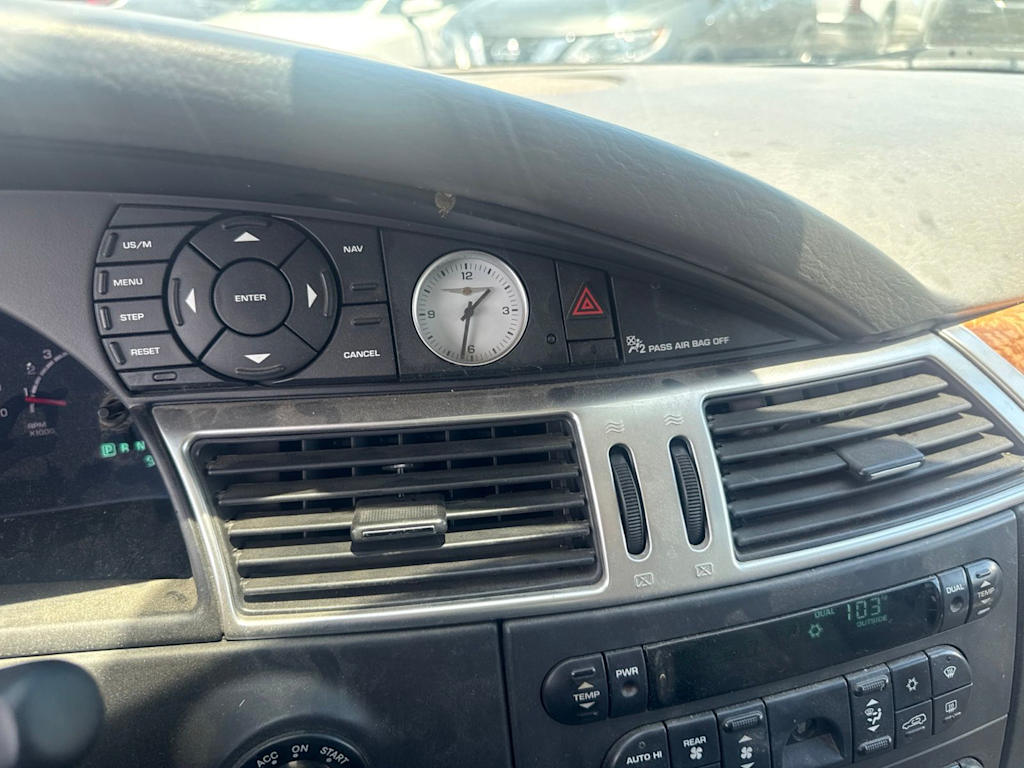 Thumbnail: 2006 Chrysler Pacifica - 11