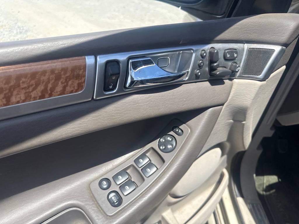 Thumbnail: 2006 Chrysler Pacifica - 24