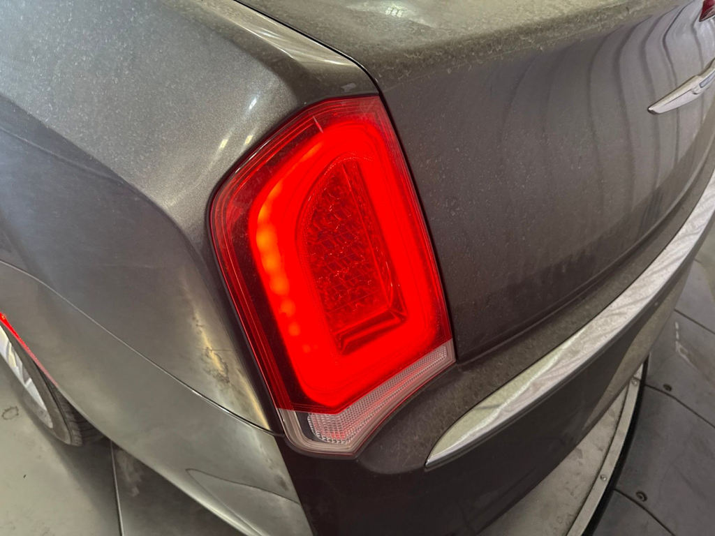 Thumbnail: 2019 Chrysler 300 - 19