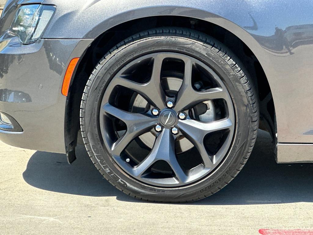 Thumbnail: 2023 Chrysler 300 - 8