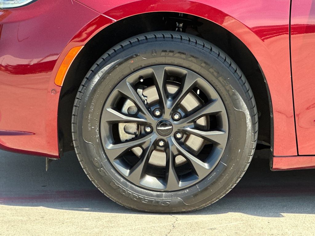 Thumbnail: 2021 Chrysler Pacifica - 8