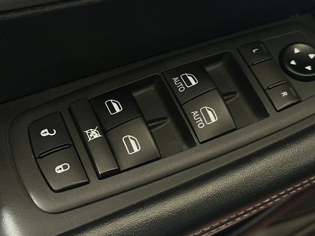 Thumbnail: 2021 Chrysler Pacifica - 21