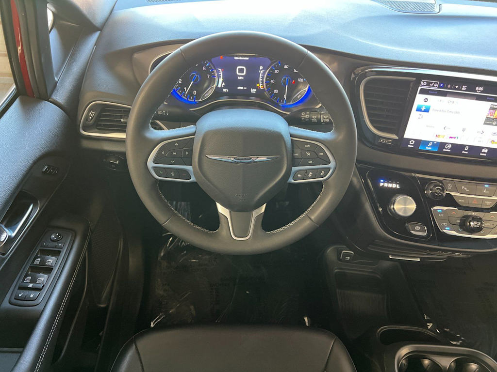 Thumbnail: 2025 Chrysler Pacifica - 12