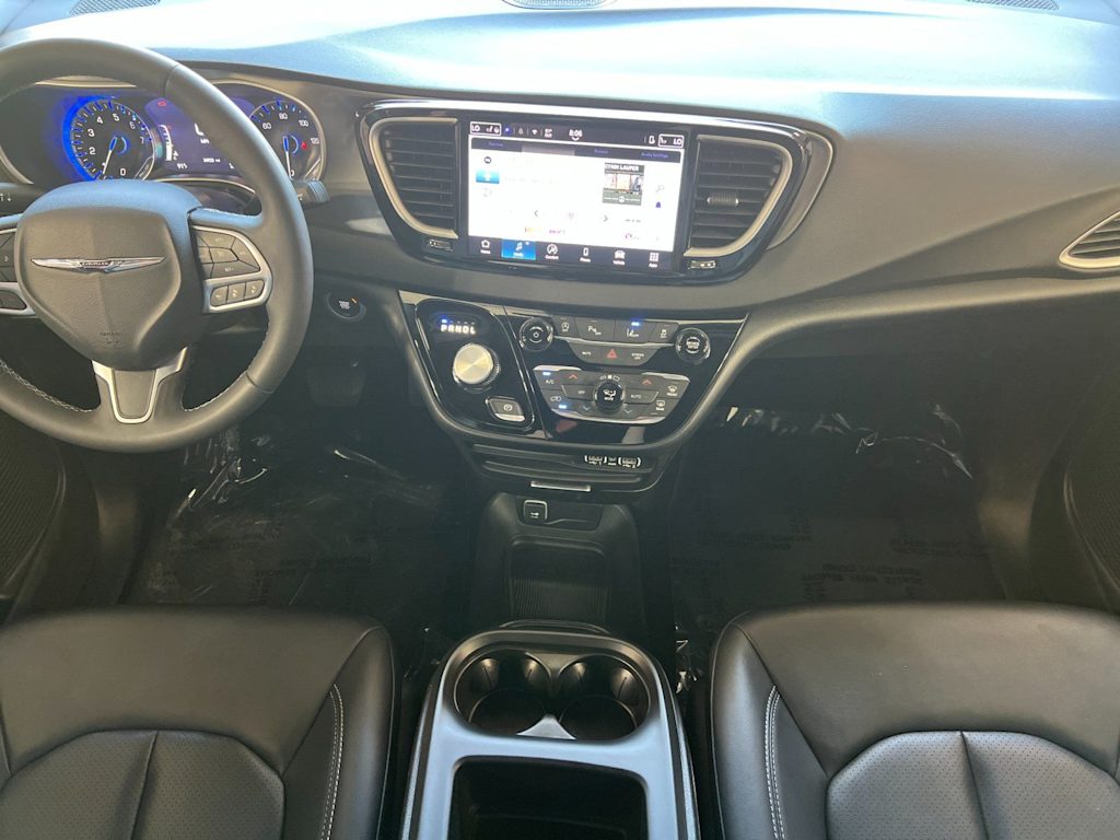 Thumbnail: 2025 Chrysler Pacifica - 2