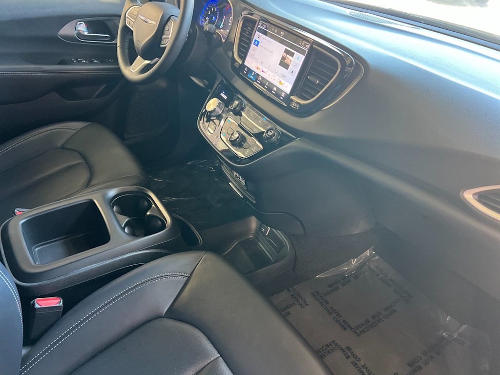 Thumbnail: 2025 Chrysler Pacifica - 13