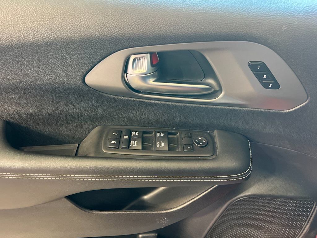 Thumbnail: 2025 Chrysler Pacifica - 21