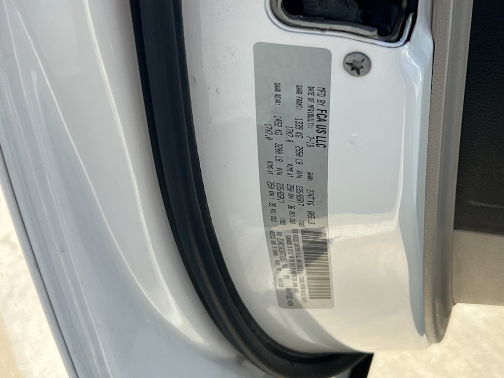 Thumbnail: 2019 Chrysler Pacifica - 32