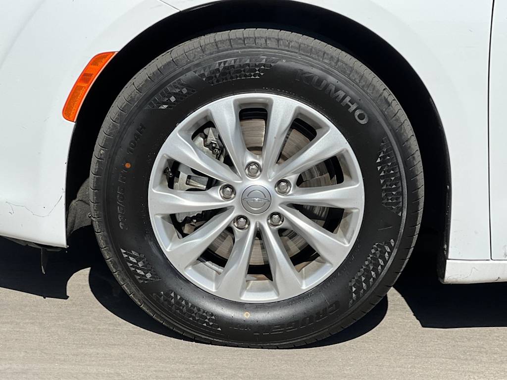 Thumbnail: 2019 Chrysler Pacifica - 8