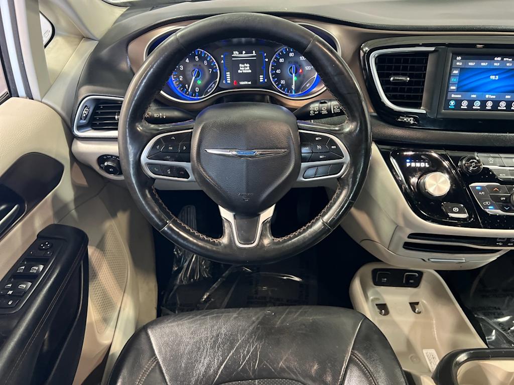 Thumbnail: 2019 Chrysler Pacifica - 9