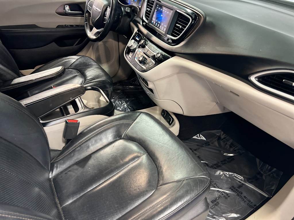 Thumbnail: 2019 Chrysler Pacifica - 13