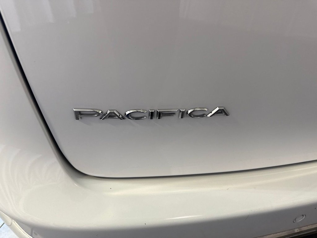 Thumbnail: 2022 Chrysler Pacifica - 7