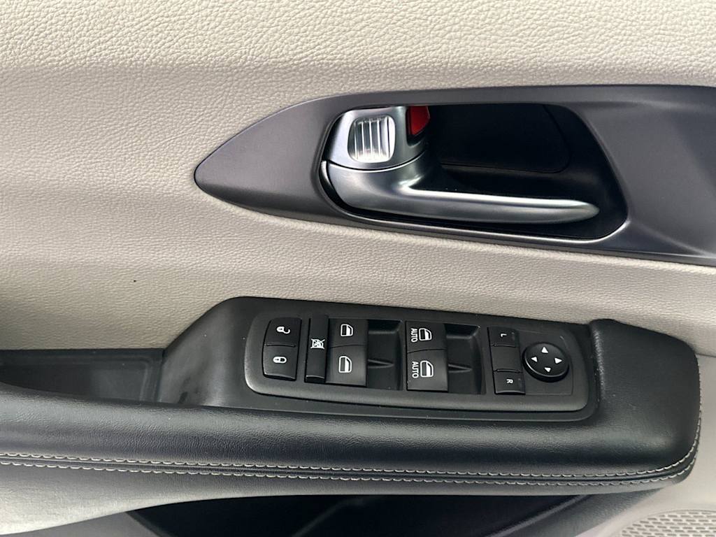 Thumbnail: 2022 Chrysler Pacifica - 20
