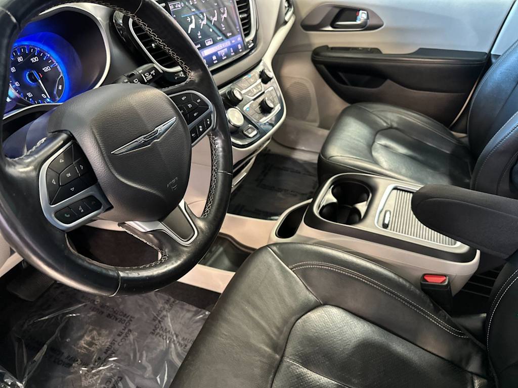 Thumbnail: 2022 Chrysler Pacifica - 9