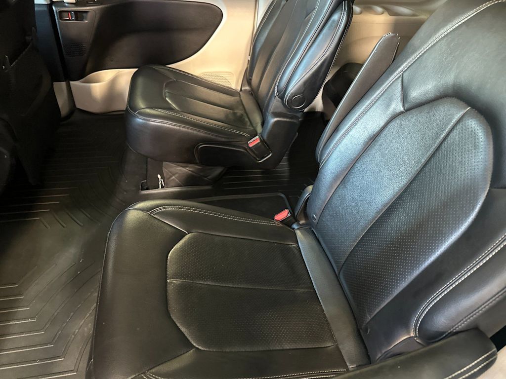Thumbnail: 2022 Chrysler Pacifica - 11