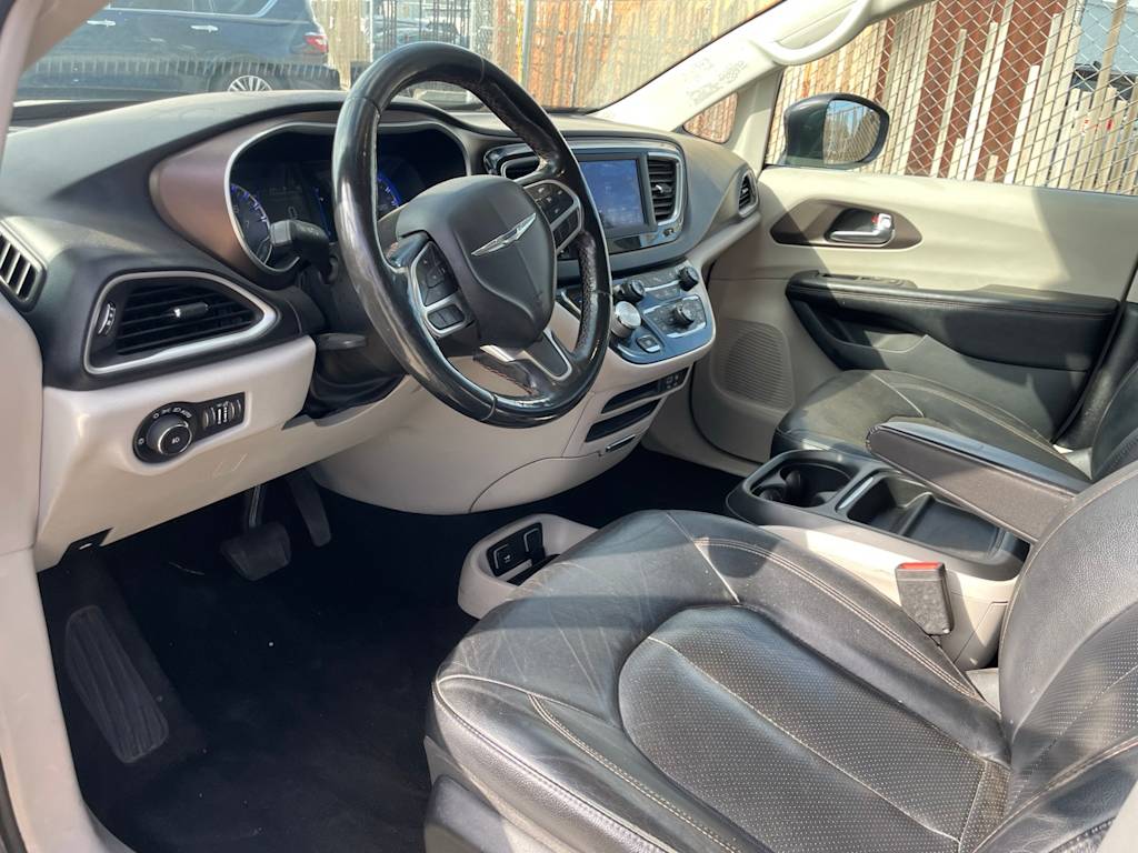 2019 Chrysler Pacifica Touring L 2