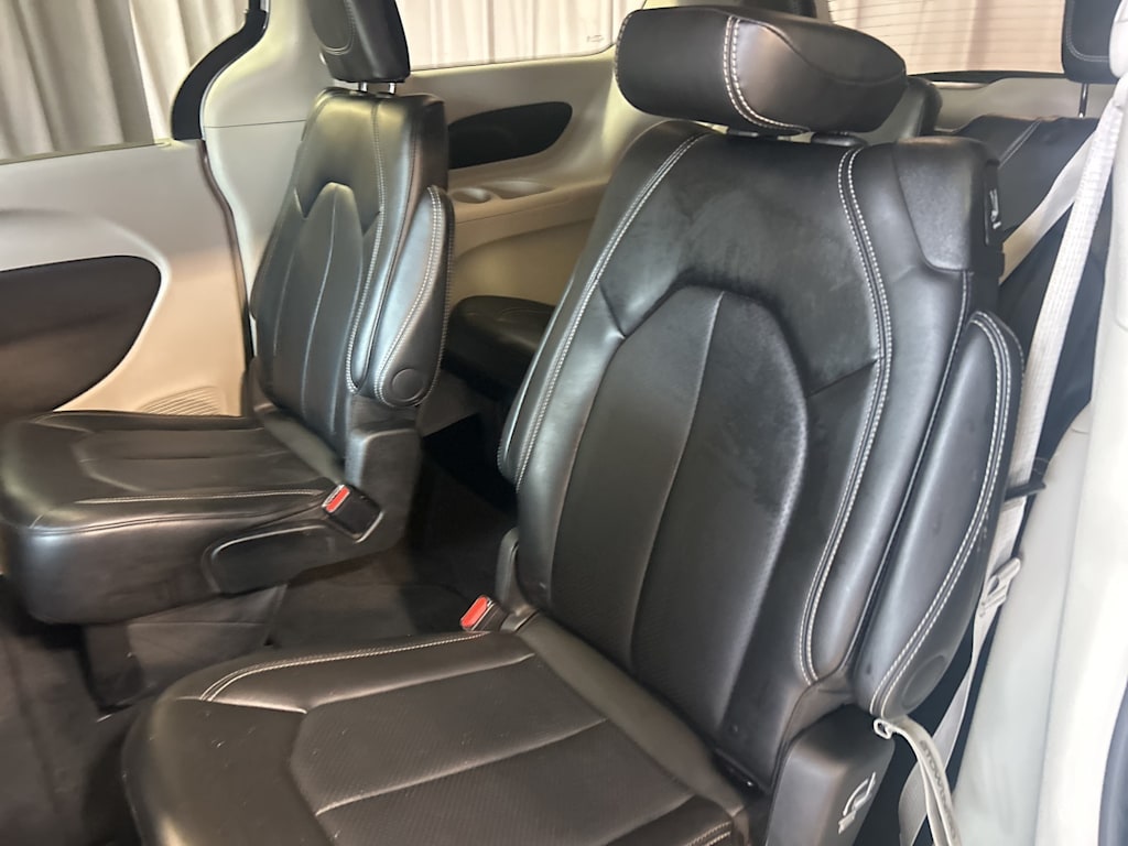 Thumbnail: 2024 Chrysler Pacifica - 24