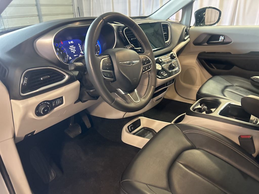 Thumbnail: 2024 Chrysler Pacifica - 6