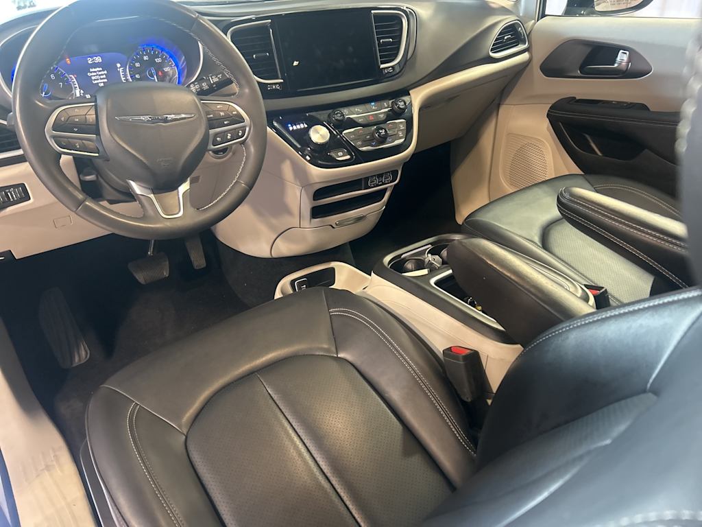 Thumbnail: 2024 Chrysler Pacifica - 2