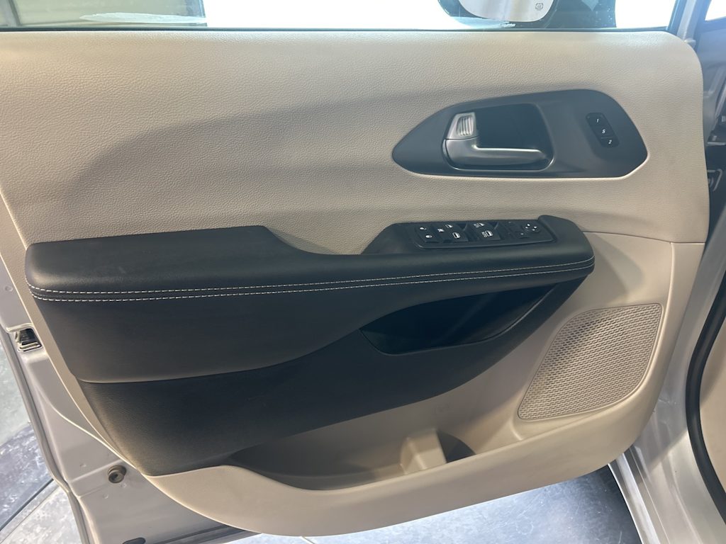 Thumbnail: 2024 Chrysler Pacifica - 26