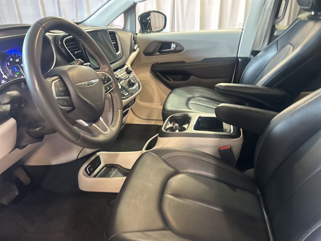 Thumbnail: 2024 Chrysler Pacifica - 8