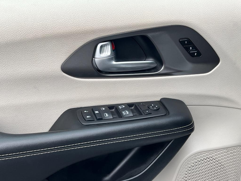 Thumbnail: 2024 Chrysler Pacifica - 24