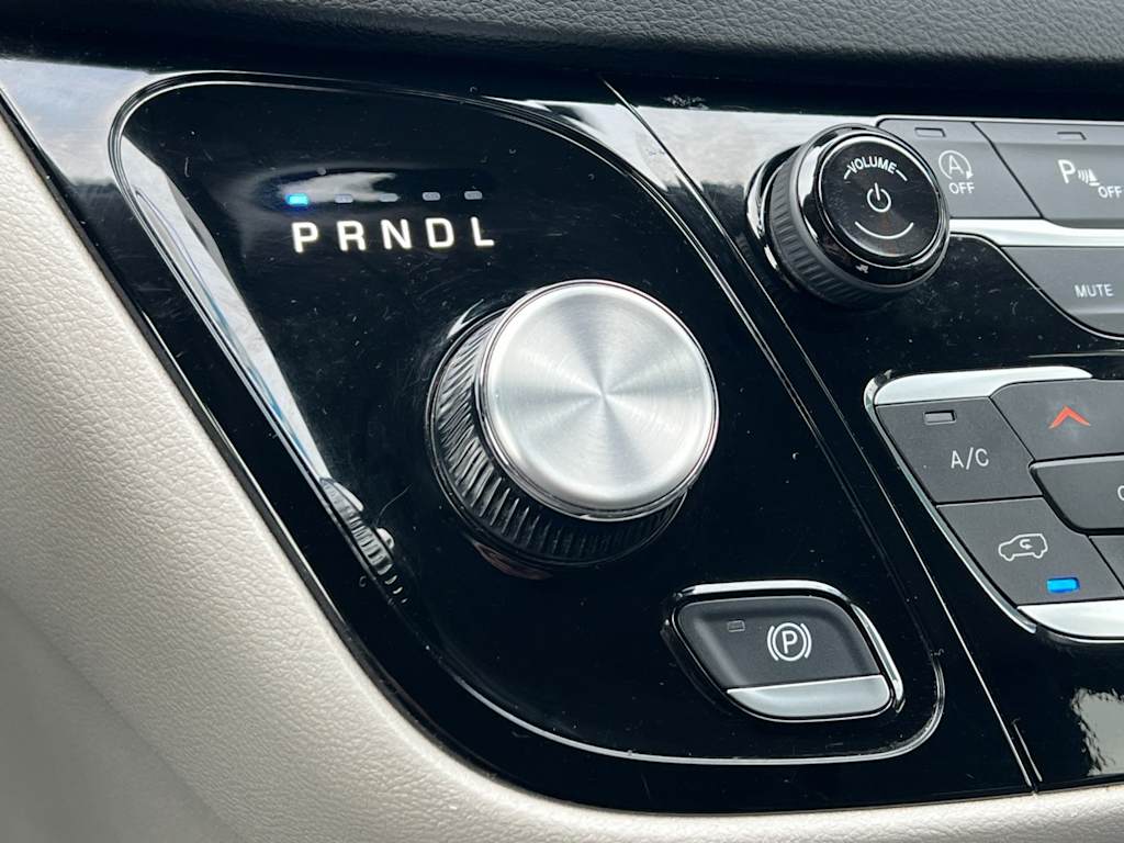 Thumbnail: 2024 Chrysler Pacifica - 16