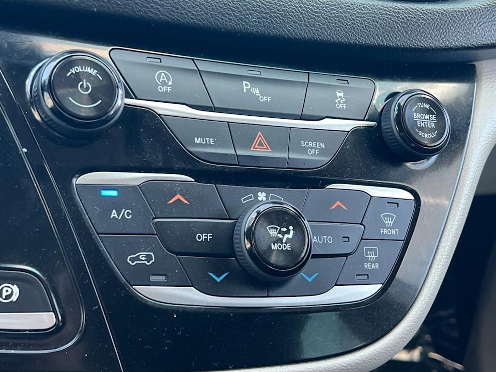 Thumbnail: 2019 Chrysler Pacifica - 24