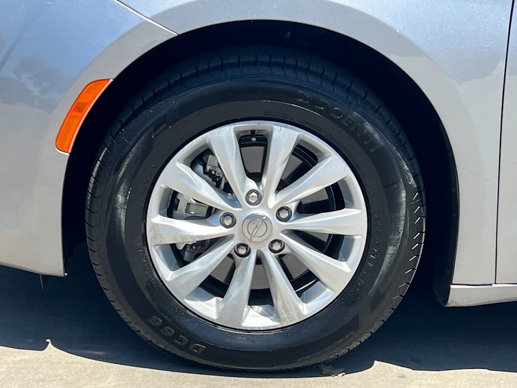 Thumbnail: 2019 Chrysler Pacifica - 8