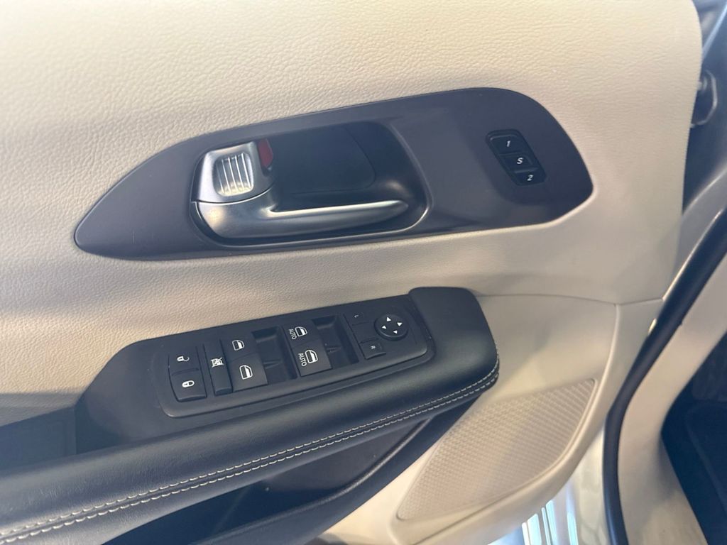 Thumbnail: 2024 Chrysler Pacifica - 22
