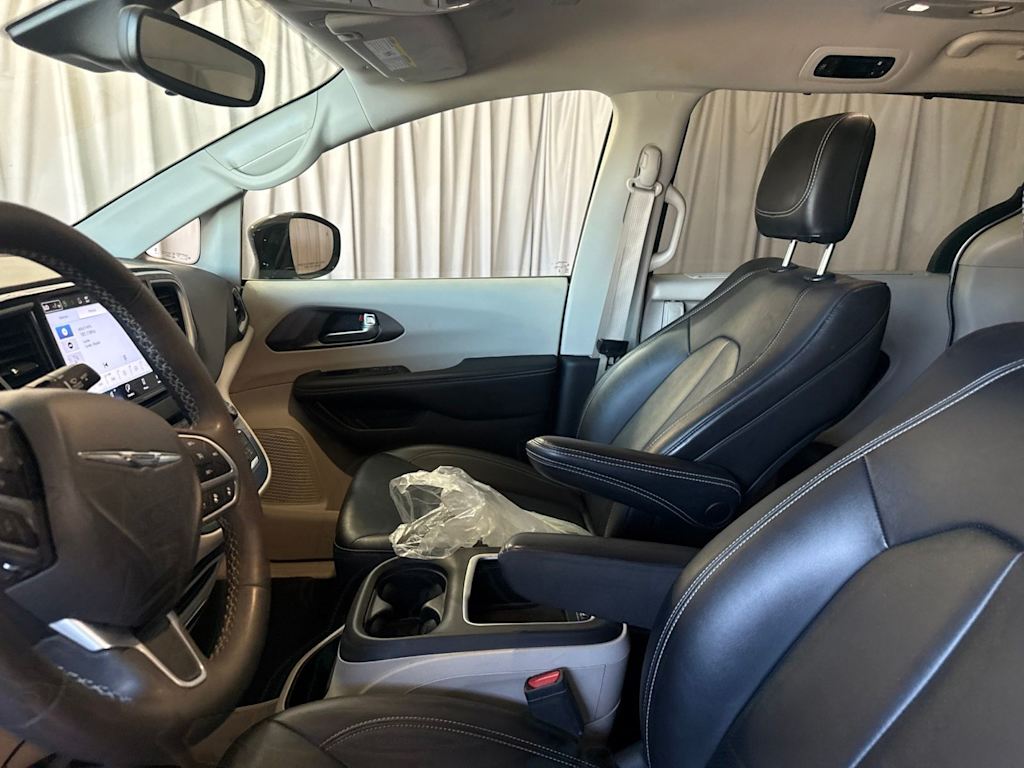 Thumbnail: 2024 Chrysler Pacifica - 9