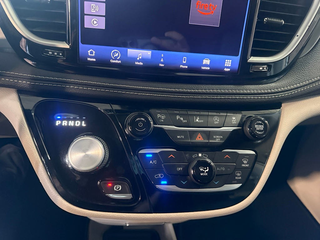 Thumbnail: 2022 Chrysler Pacifica - 25