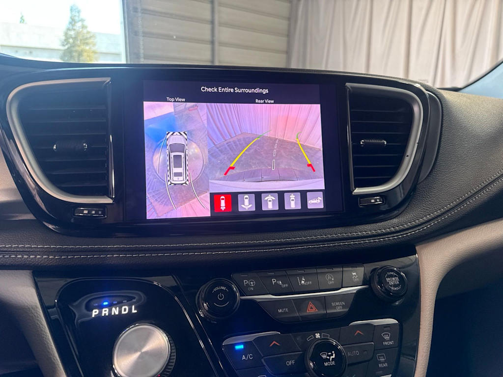 Thumbnail: 2022 Chrysler Pacifica - 28