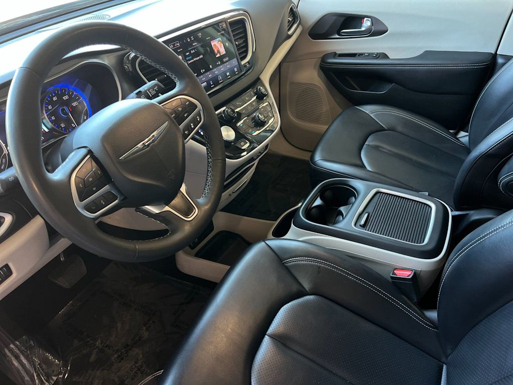 Thumbnail: 2023 Chrysler Pacifica - 9