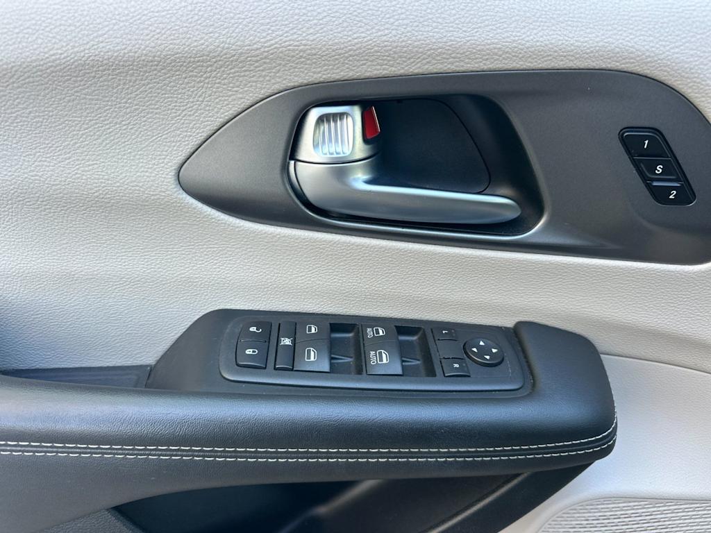 Thumbnail: 2024 Chrysler Pacifica - 21