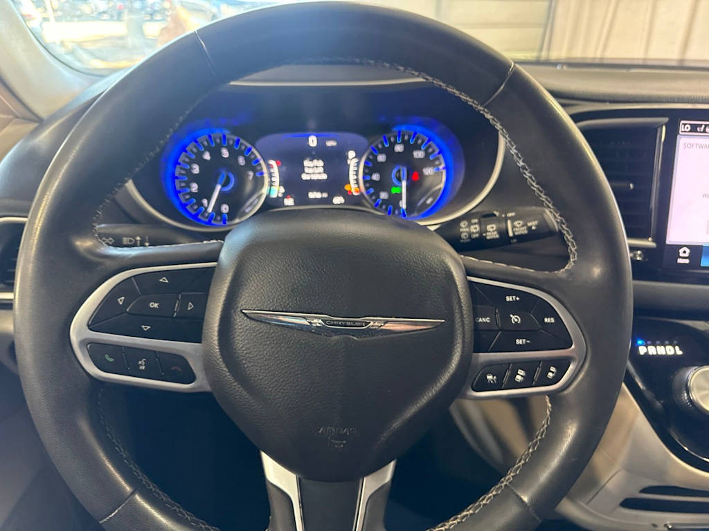 Thumbnail: 2022 Chrysler Pacifica - 2