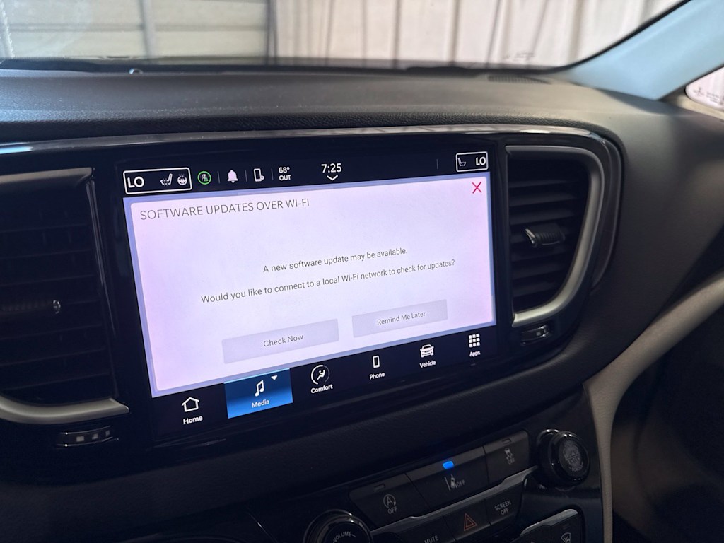 Thumbnail: 2022 Chrysler Pacifica - 11