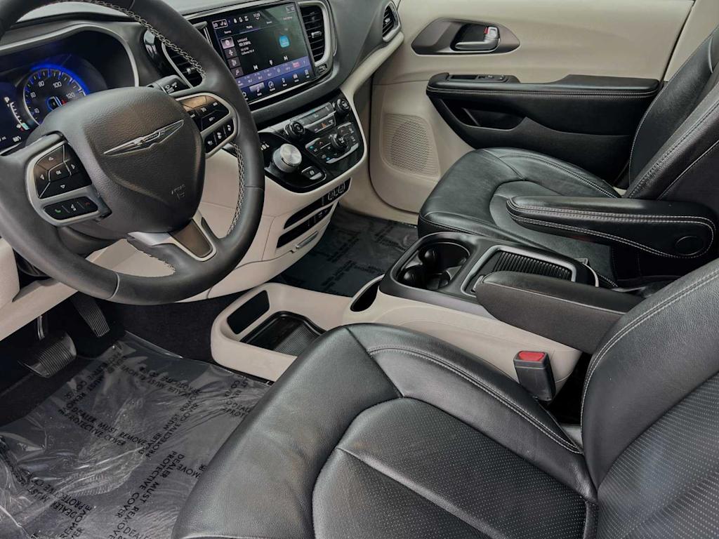 2022 Chrysler Pacifica Touring L 10