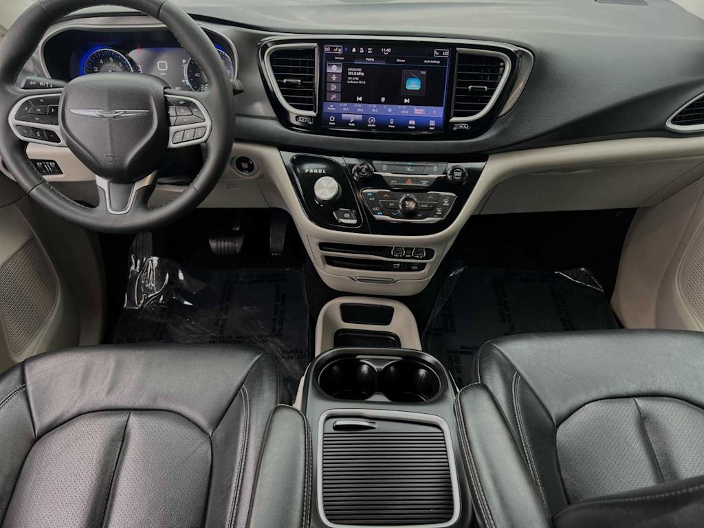 2022 Chrysler Pacifica Touring L 2