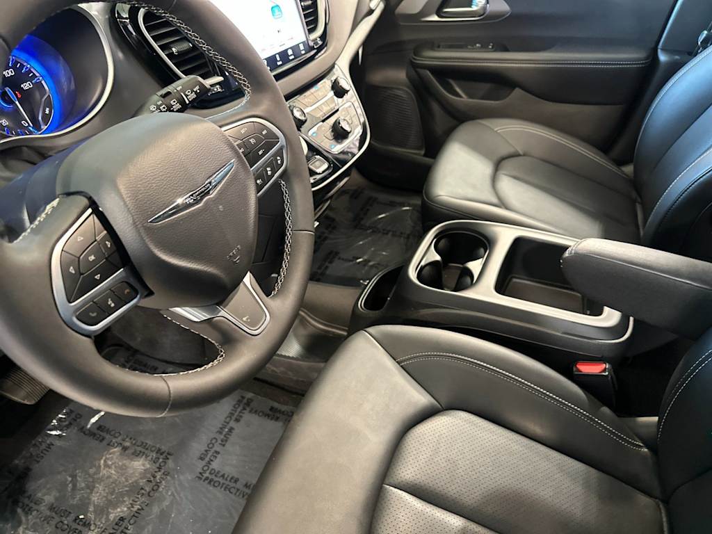 Thumbnail: 2026 Chrysler Pacifica - 8