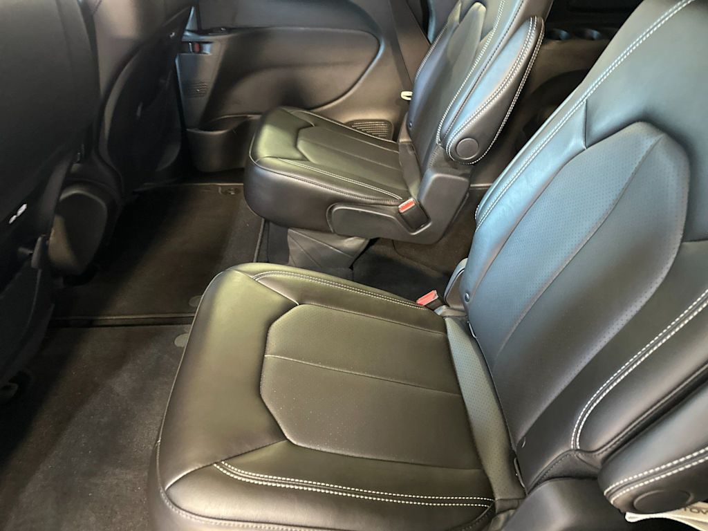 Thumbnail: 2026 Chrysler Pacifica - 10